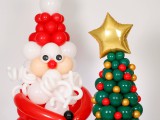 Weihnachtsmann und Christbaum aus Ballons